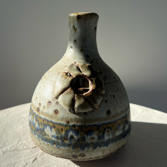 STUNNING MID-CENTURY HANDMADE SIGNED STUDIO‎ POTTERY GREY W/ SPECKLED BROWN - Picture 1 of 13